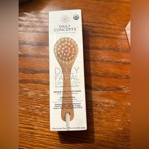 New in box Daily Concepts Dry Facial Brush